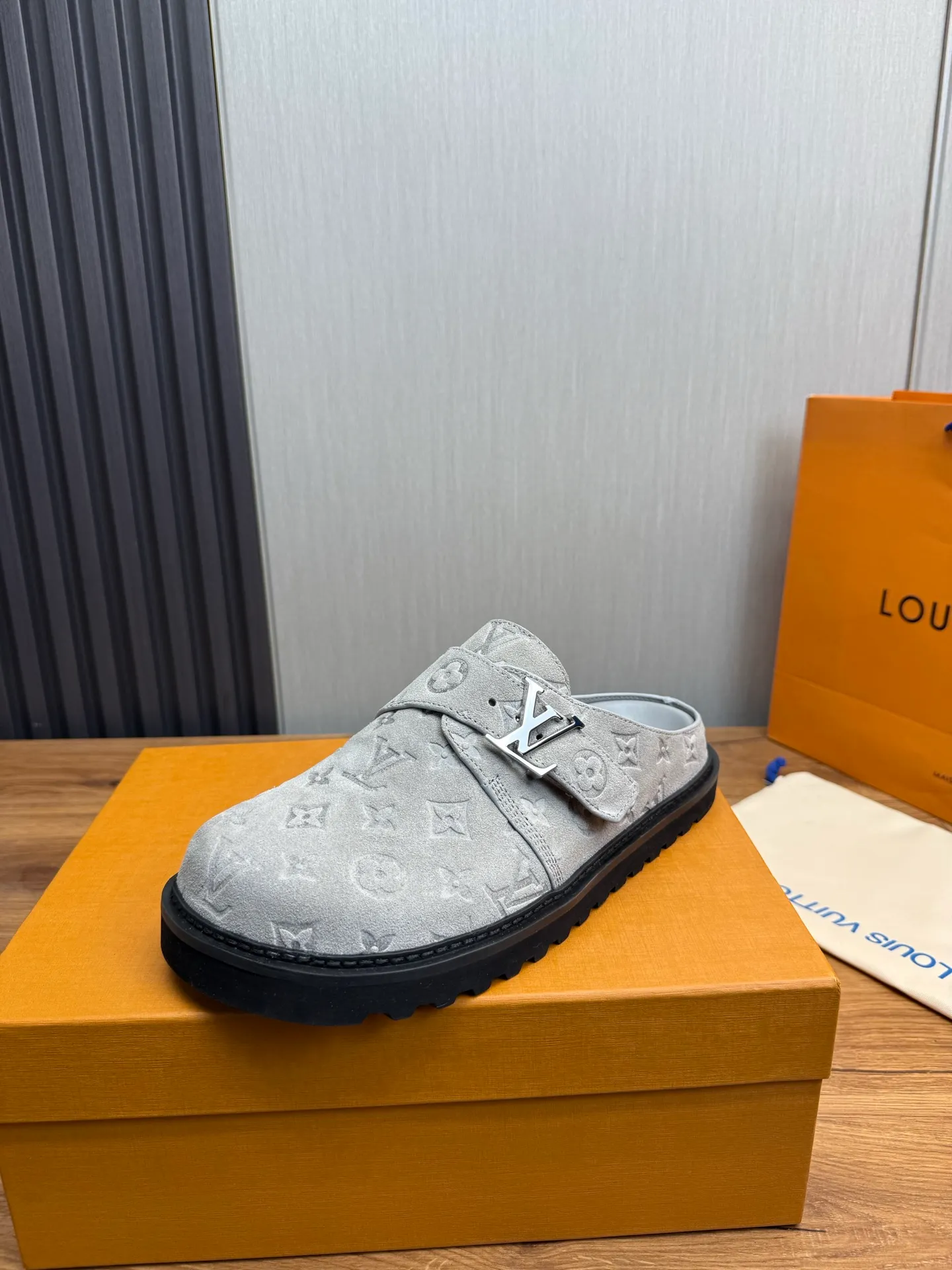Men's men's shoes 460💰 Lv. Popular couple slippers hot sale🩷💚 🩴Official website one to one production 35-45 sizes 45 46 🉑️Customized!